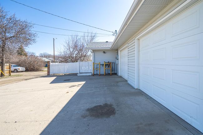 4802 46 Street, Home with 2 bedrooms, 1 bathrooms and 2 parking in Lloydminster SK | Image 26
