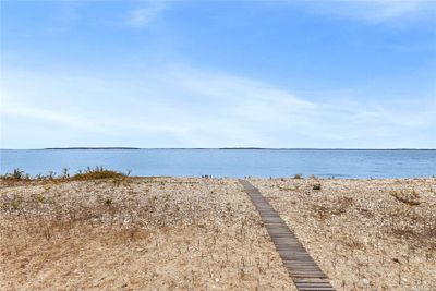 21 E Shore Drive, House other with 3 bedrooms, 2 bathrooms and null parking in Southampton NY | Image 3