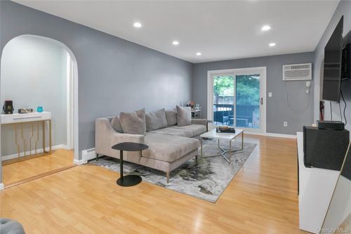 360 Skyline Dr, Pomona, NY, 10970-2514 | Card Image