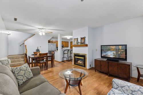 2600 Lockwood Dr, Mendota Heights, MN, 55120-1724 | Card Image