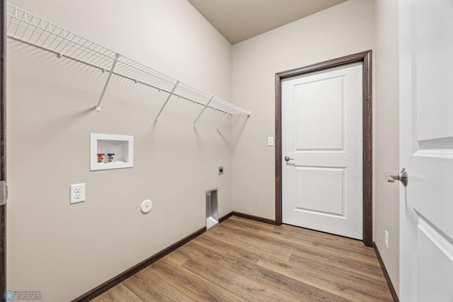 Laundry Room | Image 25