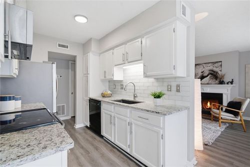 101 Glenleaf Dr, Peachtree Corners, GA, 30092-6101 | Card Image