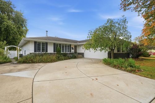 9107 Chestnut Ln, Munster, IN, 46321-3226 | Card Image