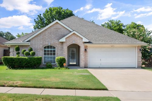 817 Willow Ct, Saginaw, TX, 76179-1858 | Card Image