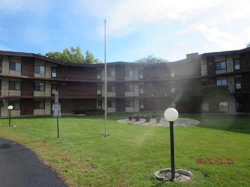 apt-47-2303 Holiday Ter, Lansing, IL, 60438-1660 | Card Image