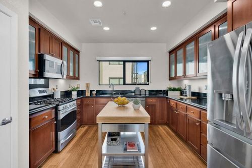 701 Zephyr Dr, Oakland, CA, 94607-1533 | Card Image