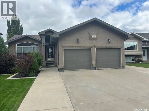 310 Brooks Rd, House with 4 bedrooms, 3 bathrooms and null parking in Estevan SK | Card Image