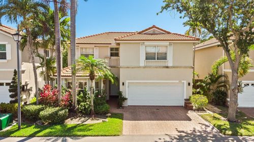 975 Weeping Willow Way, Hollywood, FL, 33019-4812 | Card Image