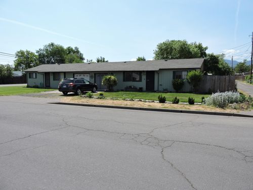 1601 W 8th St, Medford, OR, 97501-2836 | Card Image
