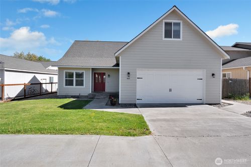 901 W Windrose Dr, Moses Lake, WA, 98837-1463 | Card Image