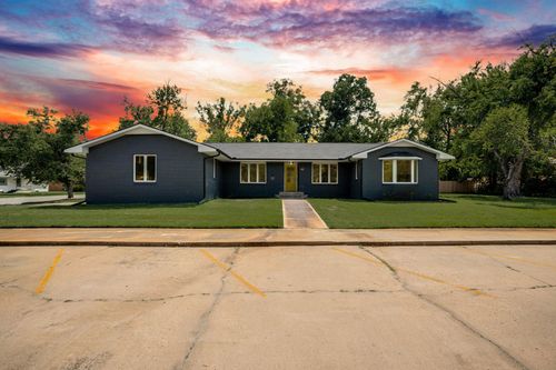403 W 4th St, Halstead, KS, 67056-2001 | Card Image