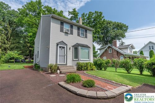 3447 Station Ave, Center Valley, PA, 18034-9546 | Card Image