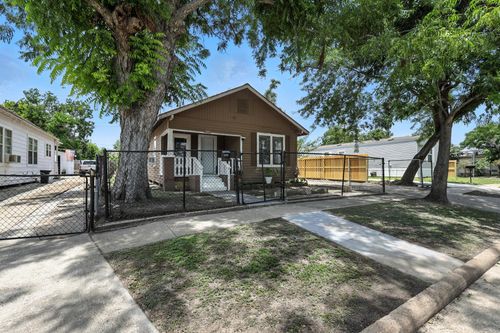 1305 Pine St, Baytown, TX, 77520-4135 | Card Image