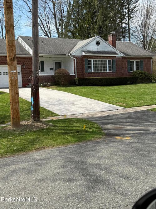 112 Sampson Pkwy, Pittsfield, MA, 01201-7240 | Card Image