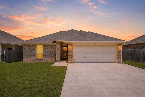 204 Raven Ridge Ct, Lacy Lakeview, TX, 76705-4400 | Card Image