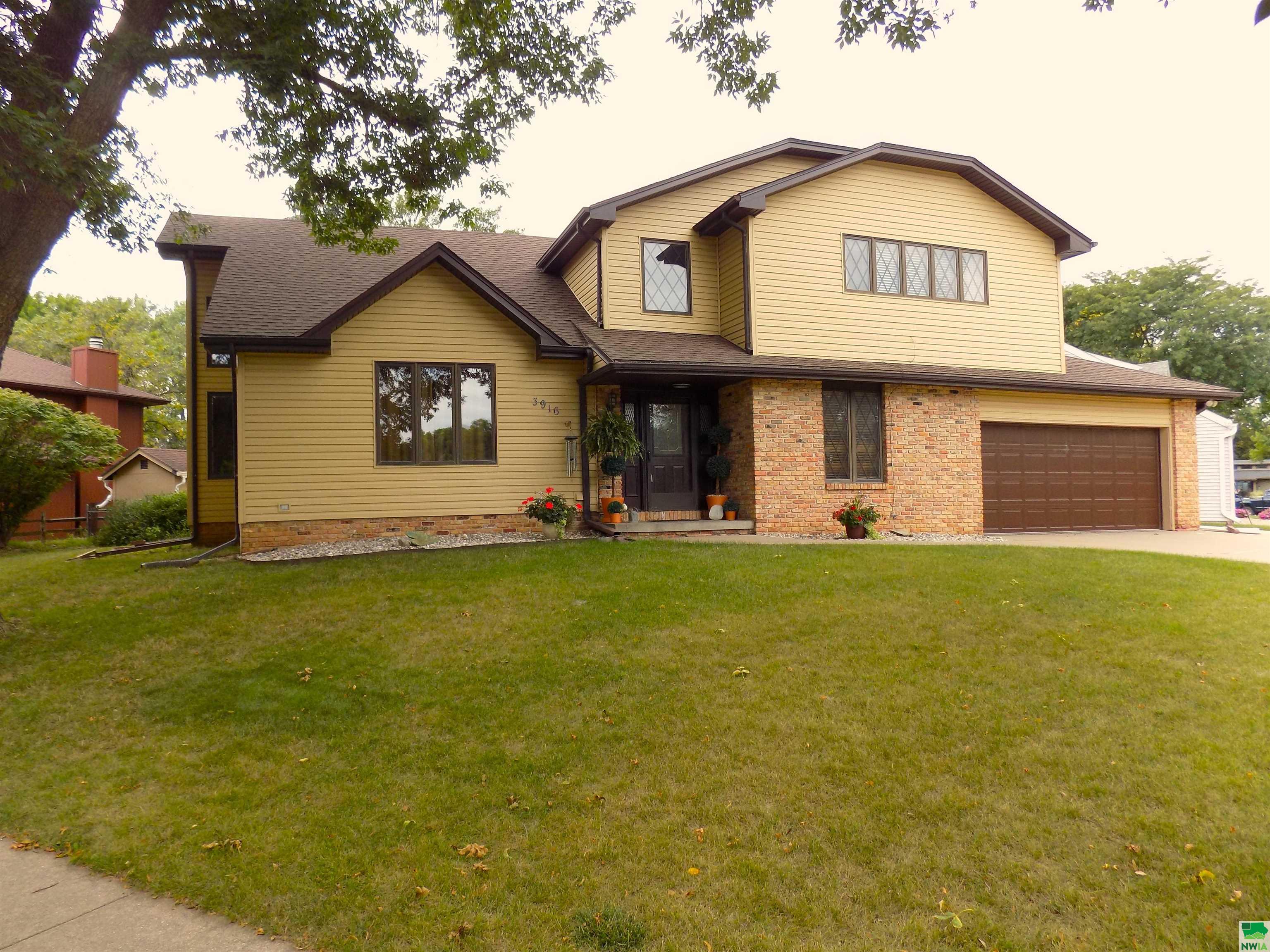 Kateri Ct, Sioux City, IA 51106