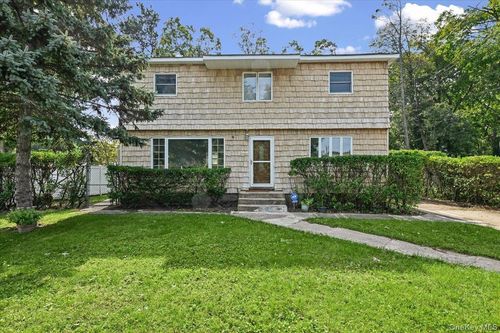 132 Commonwealth Dr, Wyandanch, NY, 11798-3311 | Card Image