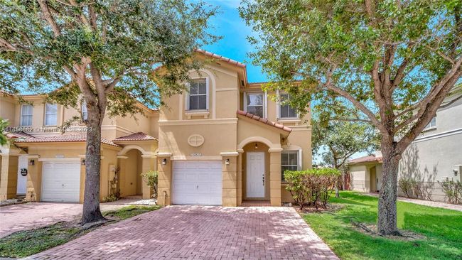 10931 Nw 79th St, Townhouse with 4 bedrooms, 2 bathrooms and null parking in Doral FL | Image 6