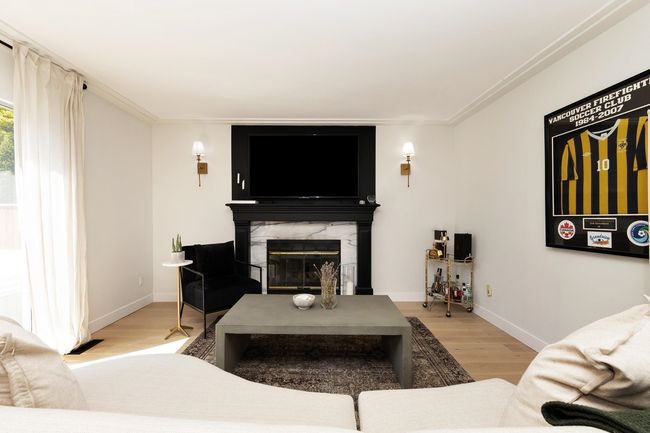12028 Chestnut Cres, House other with 4 bedrooms, 3 bathrooms and 4 parking in Pitt Meadows BC | Image 14