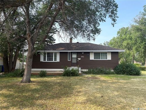 3742 Argyle Rd, Regina, SK, S4S2C2 | Card Image
