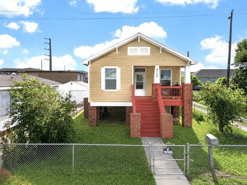 2112 57th St, Galveston, TX, 77551-5017 | Card Image