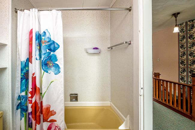 75 Elm St, House other with 5 bedrooms, 2 bathrooms and null parking in Whitefield NH | Image 36