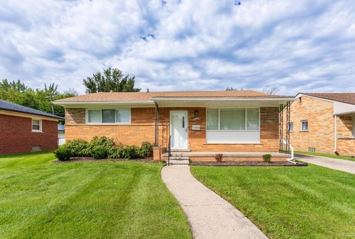35049 Golden Dr, Clinton Township, MI, 48035-2715 | Card Image