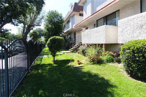 4-18425 Saticoy St, Reseda, CA, 91335 | Card Image