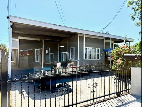 8746 Chester St, Paramount, CA, 90723 | Card Image