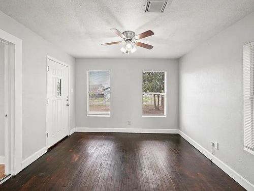 3101 Illinois St, Baytown, TX, 77520-6011 | Card Image