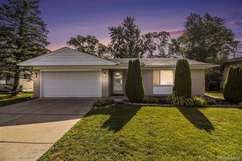 29210 Heritage Ct, Southfield, MI, 48076-1743 | Card Image