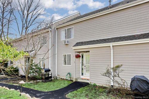 68 Hickory Hill Ln, Tappan, NY, 10983-1825 | Card Image