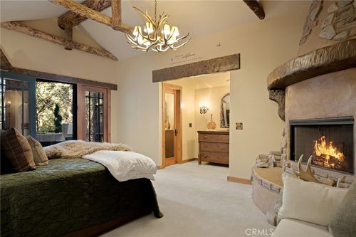 910 Crest Fern Dr, Lake Arrowhead, CA, 92352 | Card Image