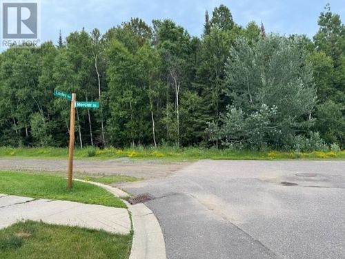 1400 Hutton Park Dr, Thunder Bay, ON, P7G1J4 | Card Image