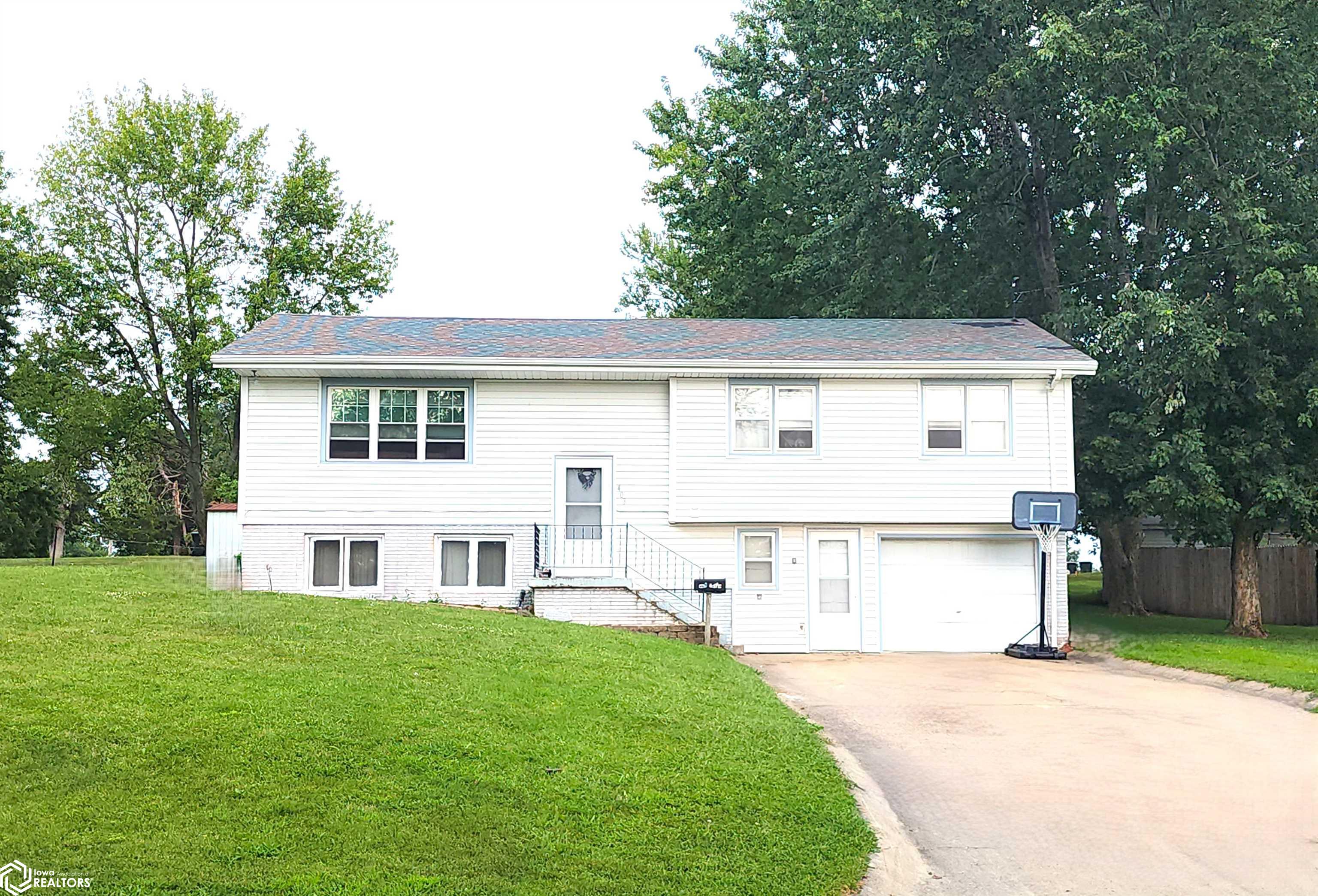 Johnson St, Corydon, IA 50060