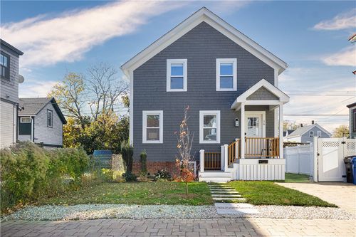 16 Gould St, Newport, RI, 02840-2102 | Card Image
