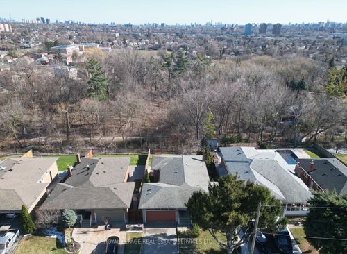 27 Peacham Cres, North York, ON, M3M1S2 | Card Image