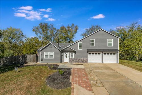 32890 W 82nd Street, De Soto, KS, 66018 | Card Image