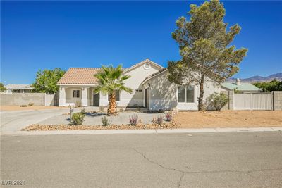 546 Courtney Lane, House other with 3 bedrooms, 2 bathrooms and null parking in Pahrump NV | Image 2