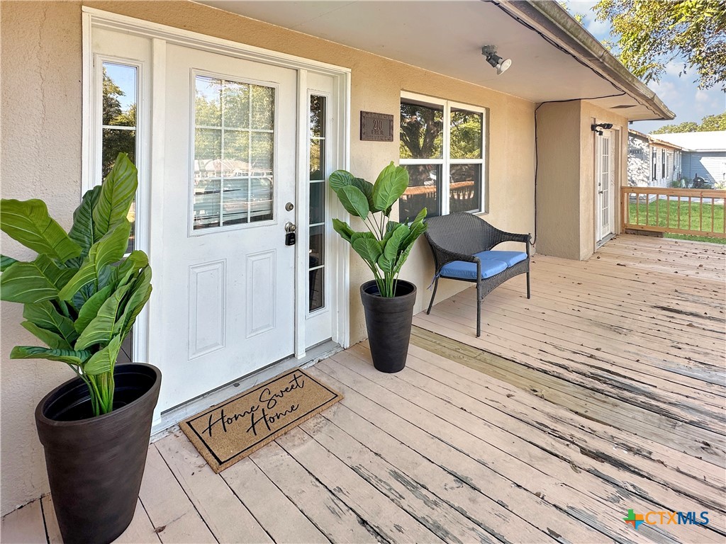 5th St, Flatonia, TX 78941