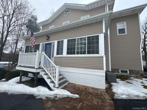 41 Clove Rd, Salisbury Mills, NY, 12577-5210 | Card Image
