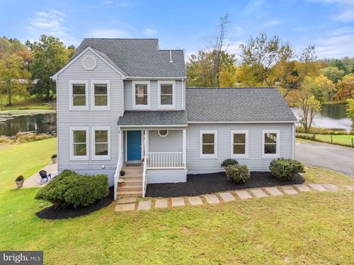 10637 Crest Hill Rd, Marshall, VA, 20115-2709 | Card Image