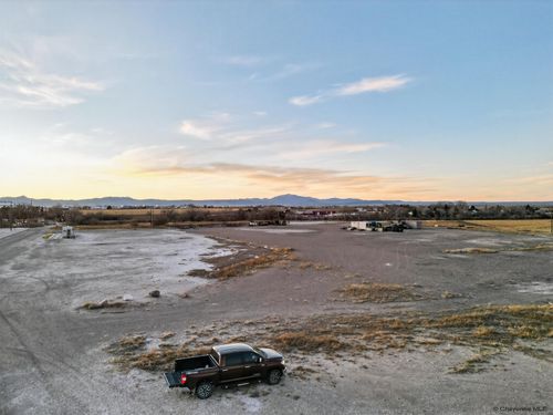 17 North Rd, Wheatland, WY, 82201-9121 | Card Image