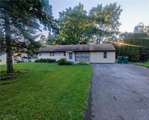 9884 Oakwood Dr, Twinsburg, OH, 44087-1252 | Card Image