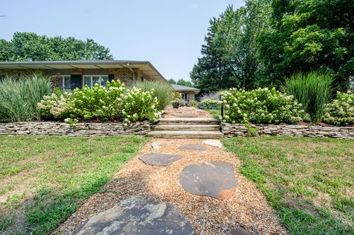 2585 Lake Bluff Ter, Saint Joseph, MI, 49085-9282 | Card Image