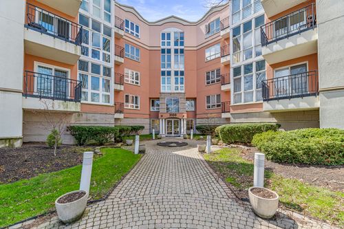 201-3100 Lexington Ln, Glenview, IL, 60026-5936 | Card Image