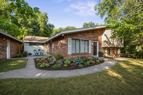 2241 Country Ln, Minnetonka, MN, 55305-3113 | Card Image