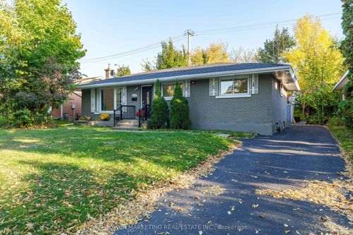 2372 Riley Ave, Ottawa, ON, K2C1J9 | Card Image