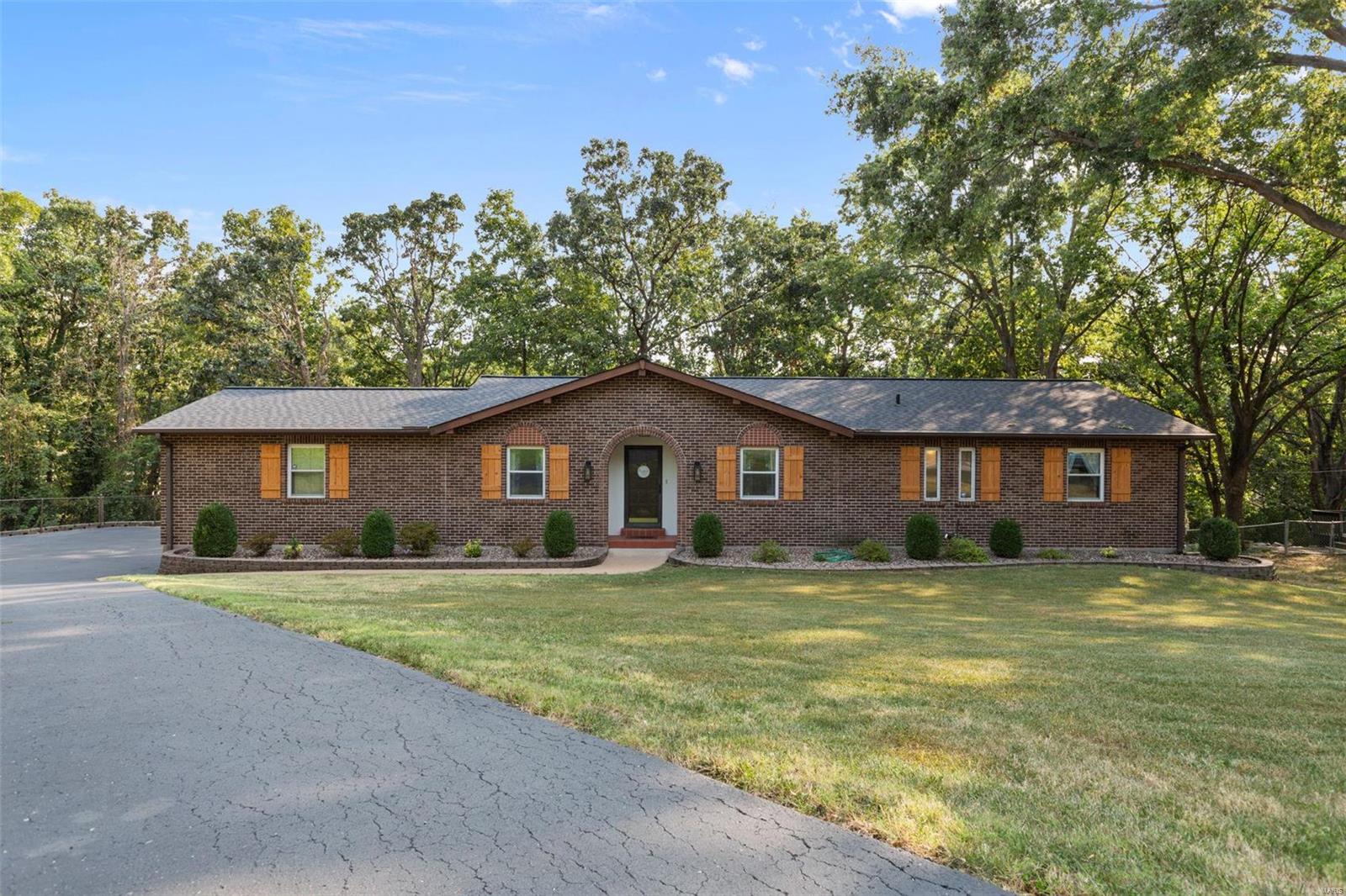 Sharlane Dr, Saint Louis, MO 63128