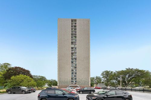 3b-2525 S Shore Drive, Milwaukee, WI, 53207 | Card Image